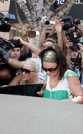 britney-spears-paparazzi.jpg
